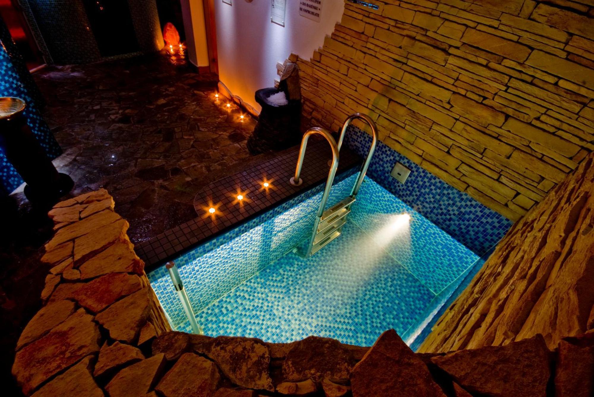 Hotel Horal Roznov pod Radhostem Ngoại thất bức ảnh
